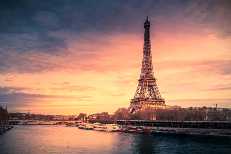 This image displays Eiffel tower in Paris. In article: best rock live clubs in Paris.